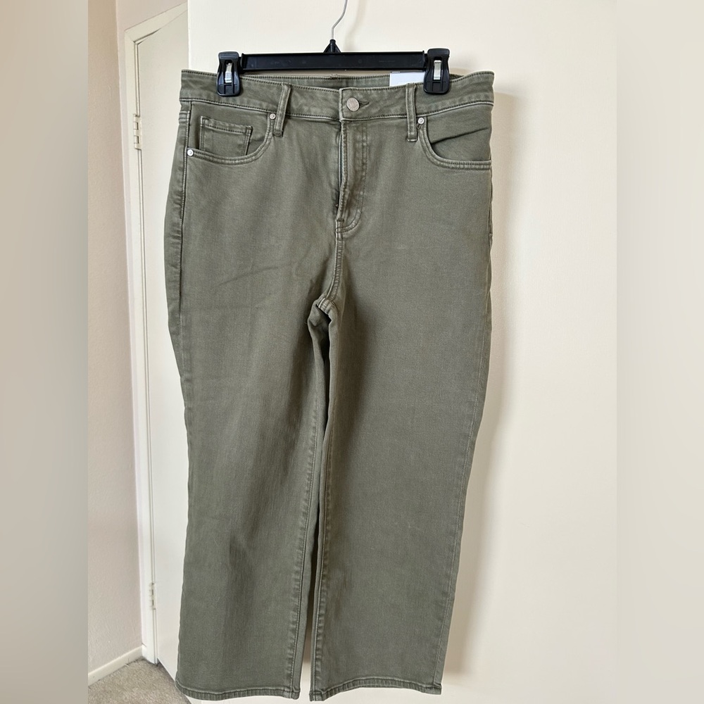 New with Tags! Chico’s High Rise Straight Leg Crop Olive Jean- Size 1 (8)